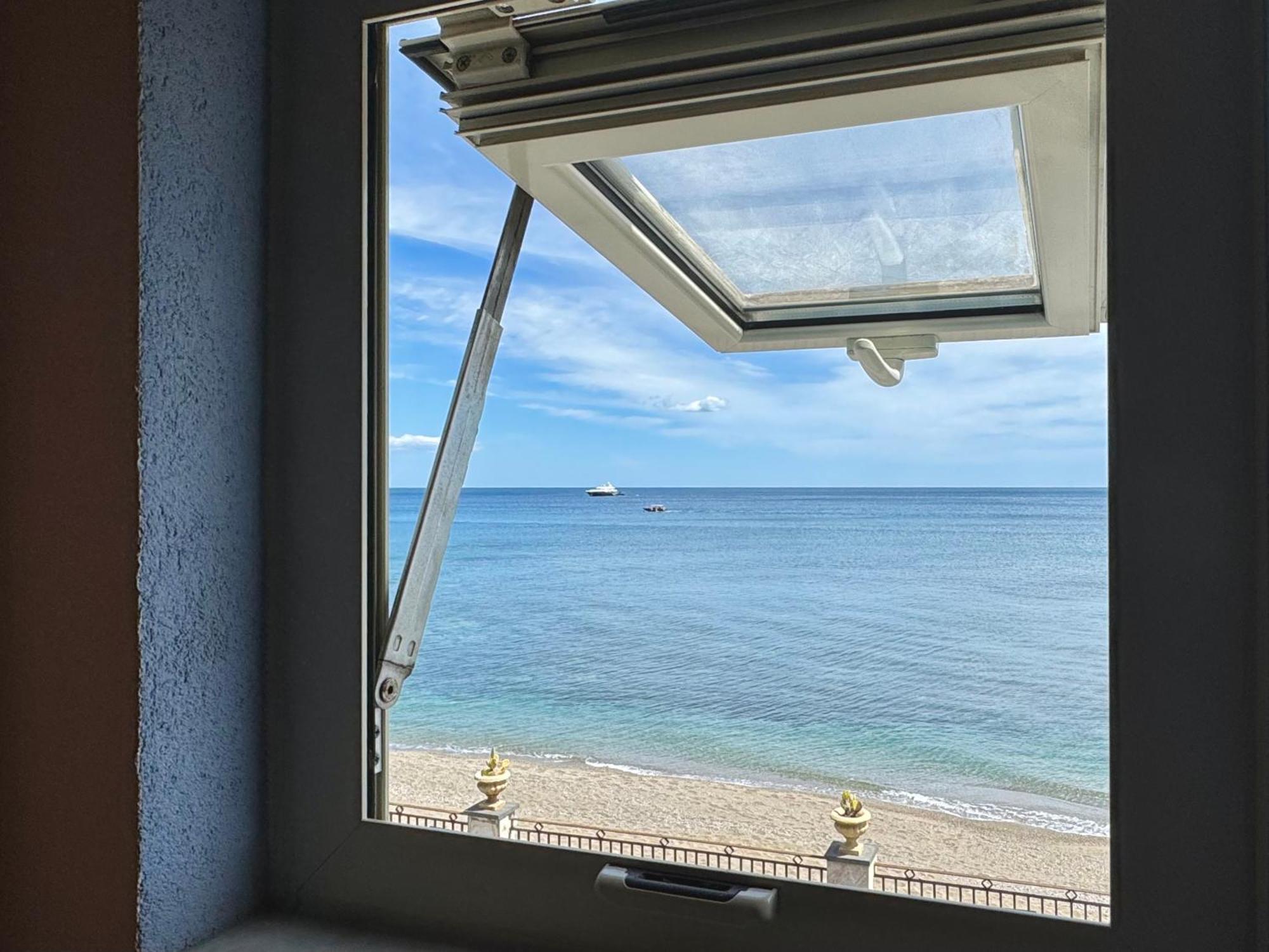 Maremare Apartments Giardini Naxos Eksteriør bilde
