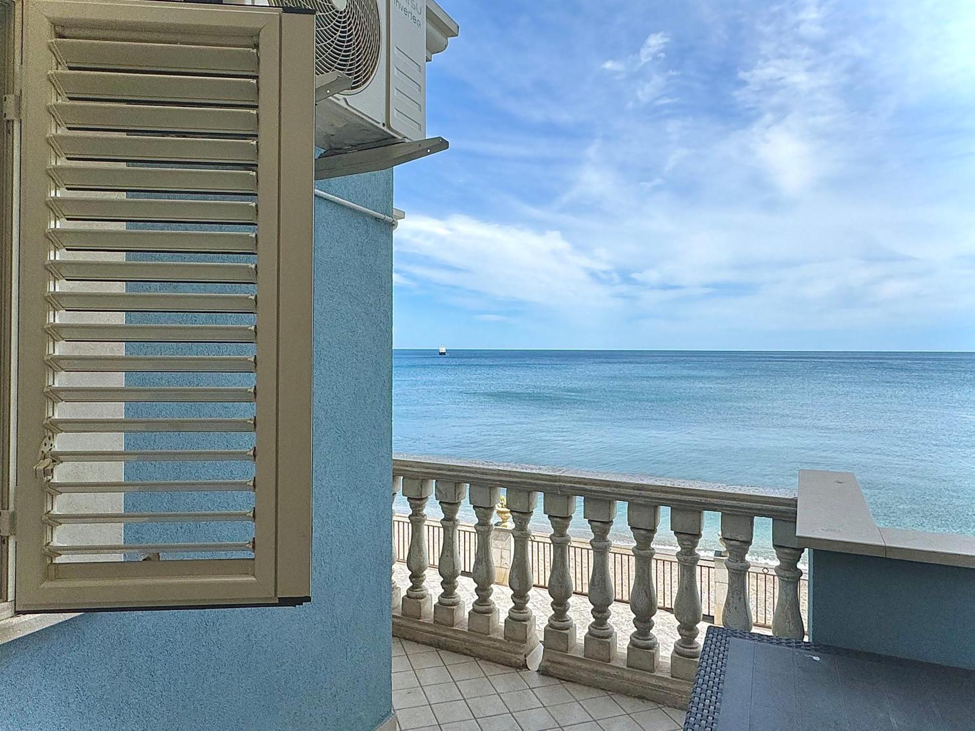 Maremare Apartments Giardini Naxos Eksteriør bilde